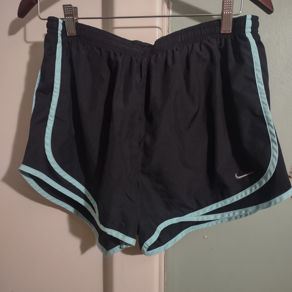 Woman's Nike‎ Dri fit athletic running shorts green and black size large